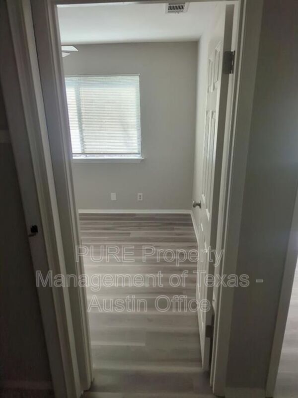 Building Photo - 6604 Scrub Oak Ln
