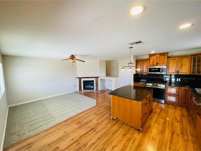 Building Photo - 27970 Sunlight Ct