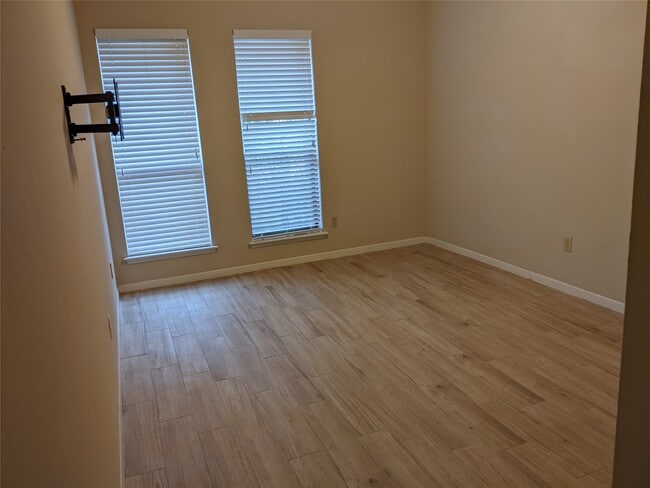 Building Photo - 2519 Buffalo Trail