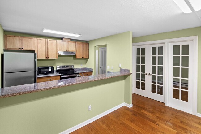 Building Photo - Ground floor 1 bed + bonus room in prime B...