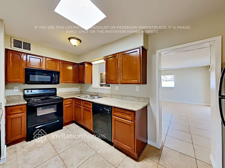 Building Photo - 2226 W Sierra St