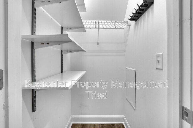 Building Photo - 5470 Noble View Dr