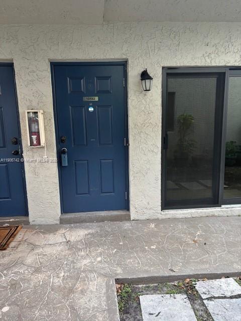 Building Photo - 10592 Royal Palm Blvd