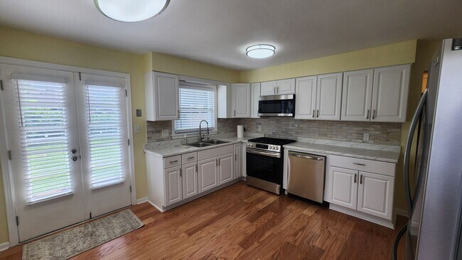 Building Photo - Adorable 3 Bedroom 2 Bath Brick Ranch home in Houston Acres