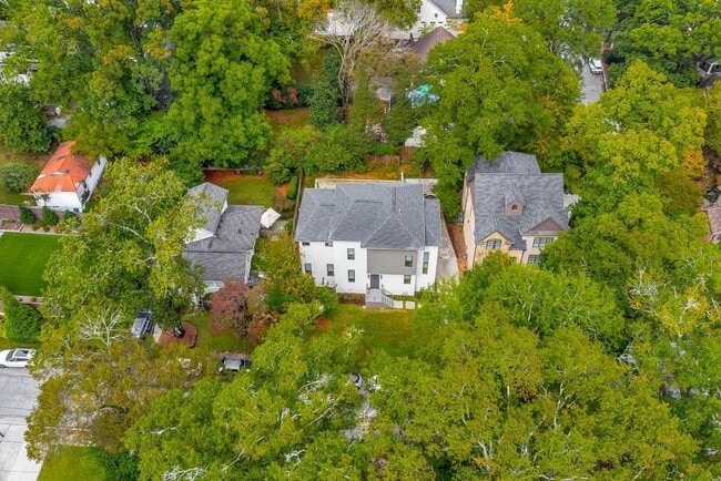 Building Photo - 314 Delmont Dr NE