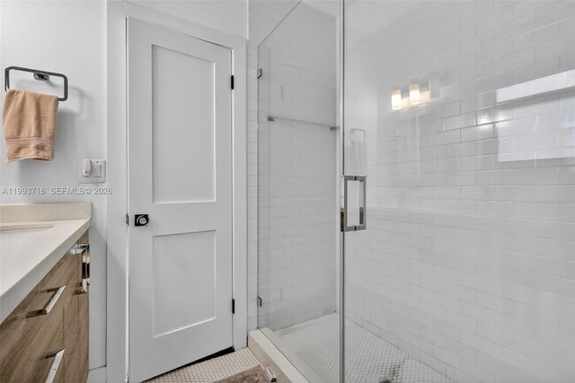 Building Photo - 3258 Riviera Dr