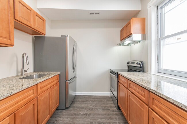 Building Photo - 917 W Duncannon Ave