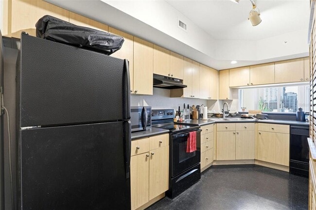 Building Photo - 322 E Central Blvd