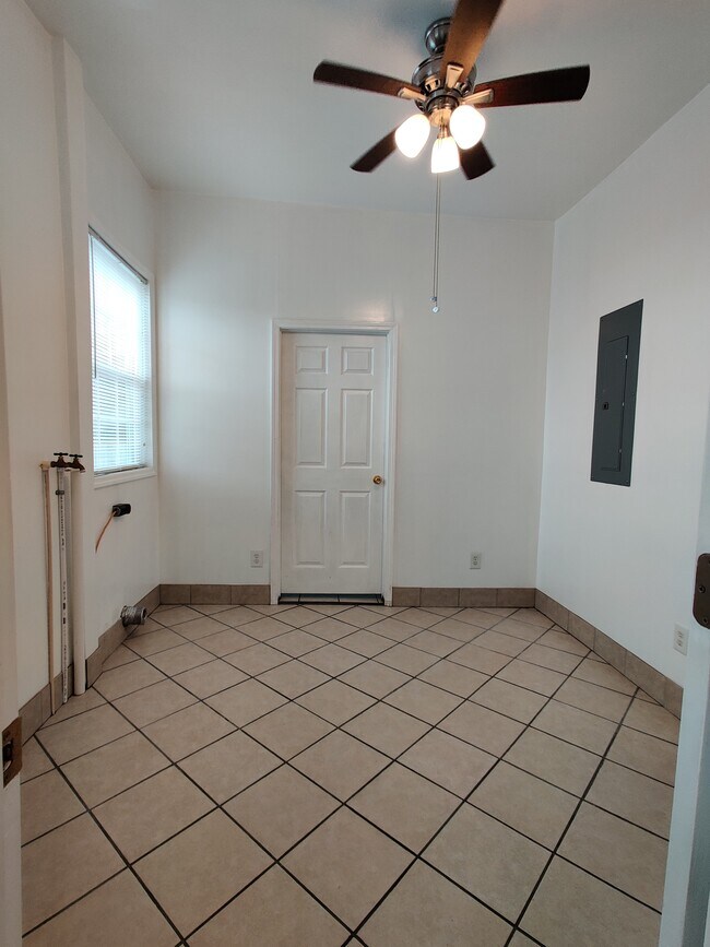 Building Photo - 1712 Jenkins St