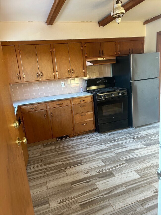 Kitchen Area - 1401 N Main St