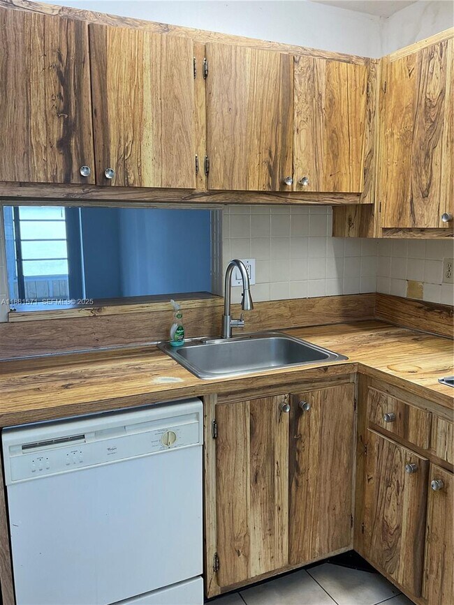 Building Photo - 3001 NW 48th Ave