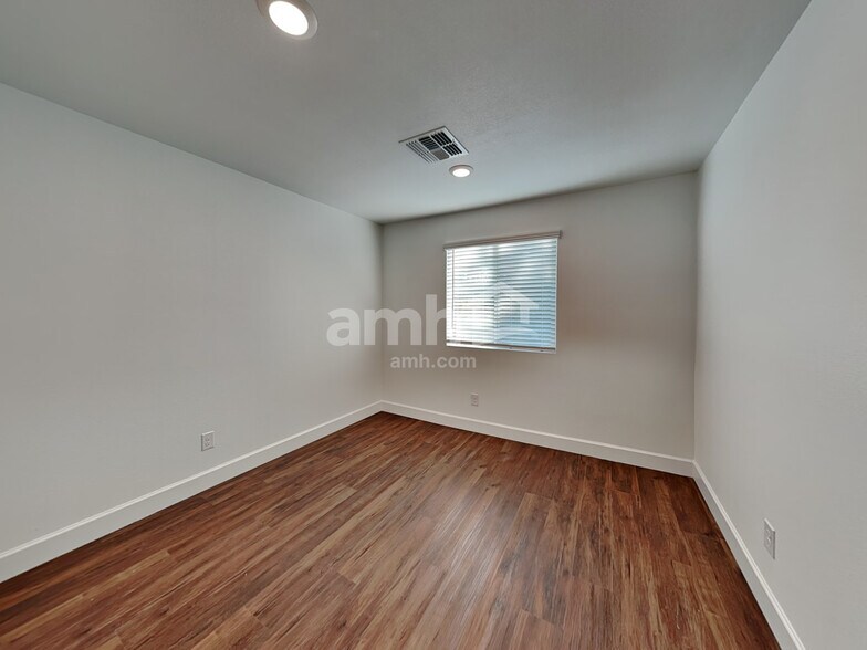 Building Photo - 6627 S 42nd Dr