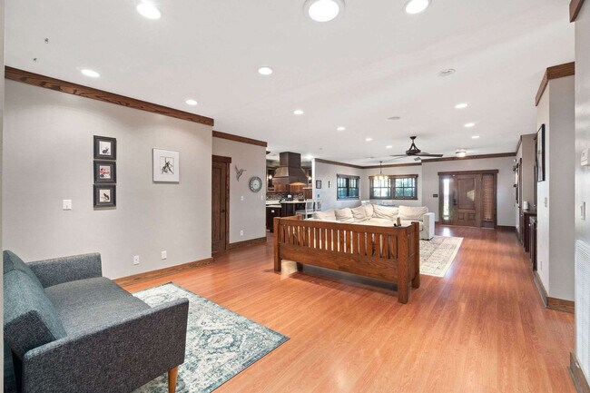 Building Photo - 209 Windmeade Cir