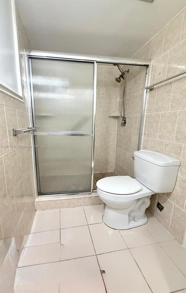 Building Photo - 1201 NE 191st St