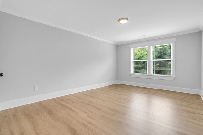 Building Photo - 108 Averill St