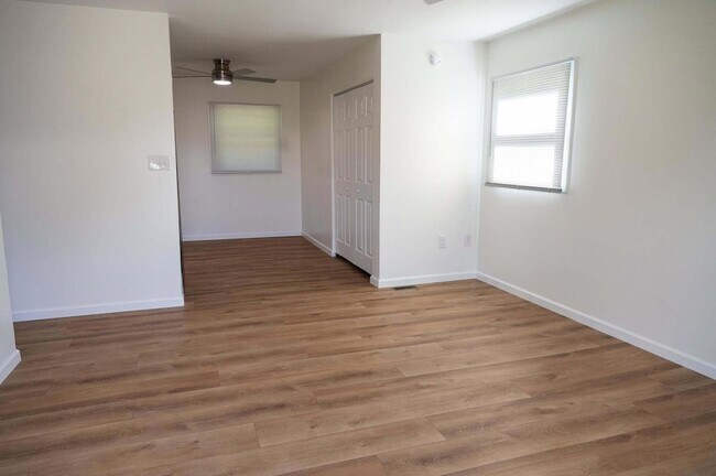Building Photo - 208 Burley Way