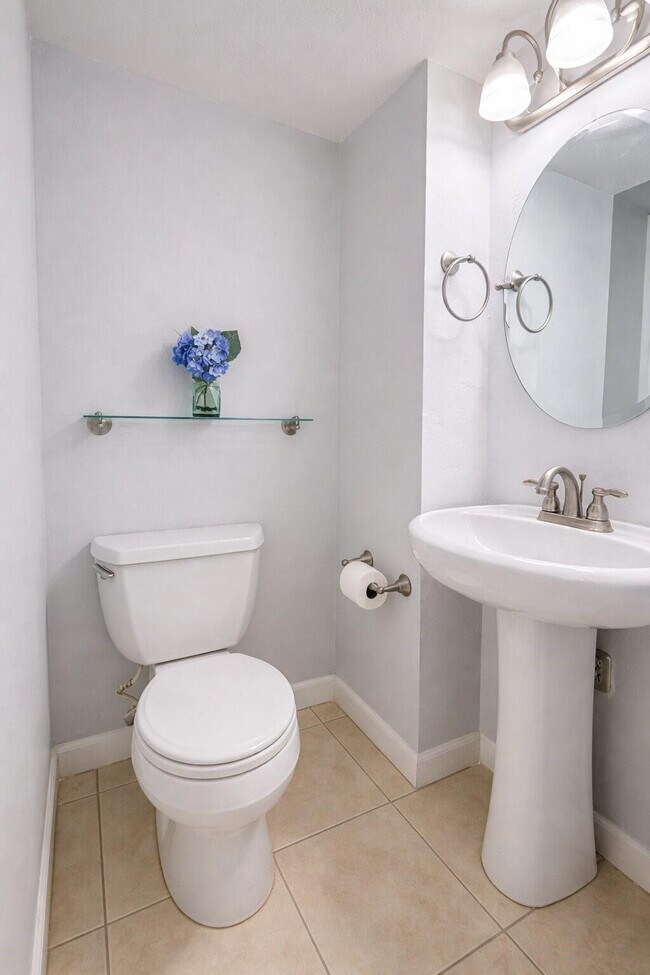 Building Photo - 5300 NE 24th Terrace