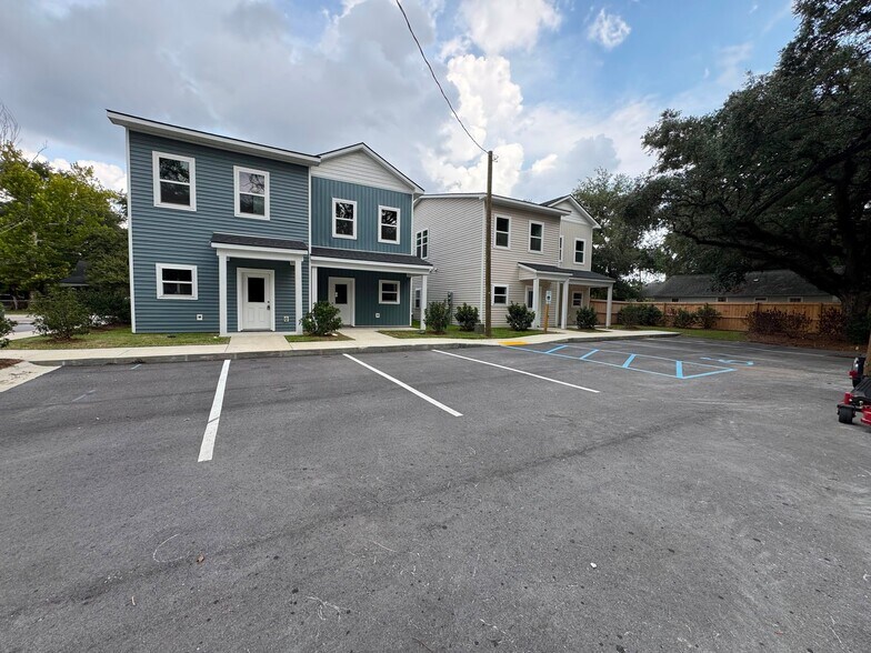 Building Photo - 5739 Murray Dr