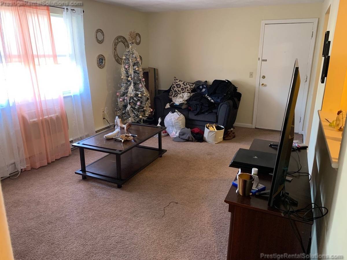 Building Photo - 740 Central St