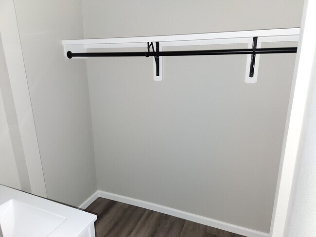 Building Photo - Spacious 3-Bedroom, 2-Bathroom Home AVAILABLE NOW!!