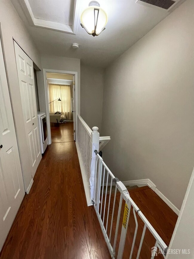 Building Photo - 399 Hadleigh Ln