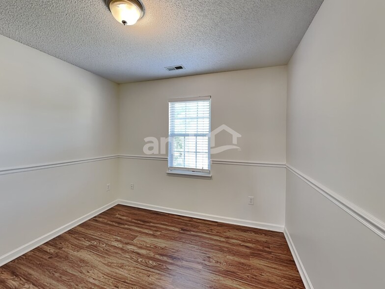 Building Photo - 8027 Trotter Rd