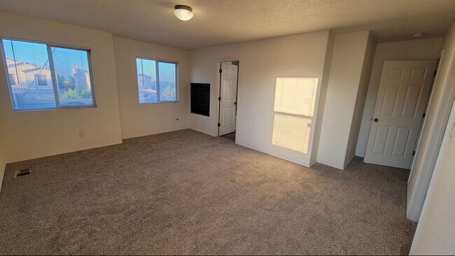 Building Photo - Spacious 4 bedroom in 7 Bar North! Near Cottonwood and Rio Rancho.