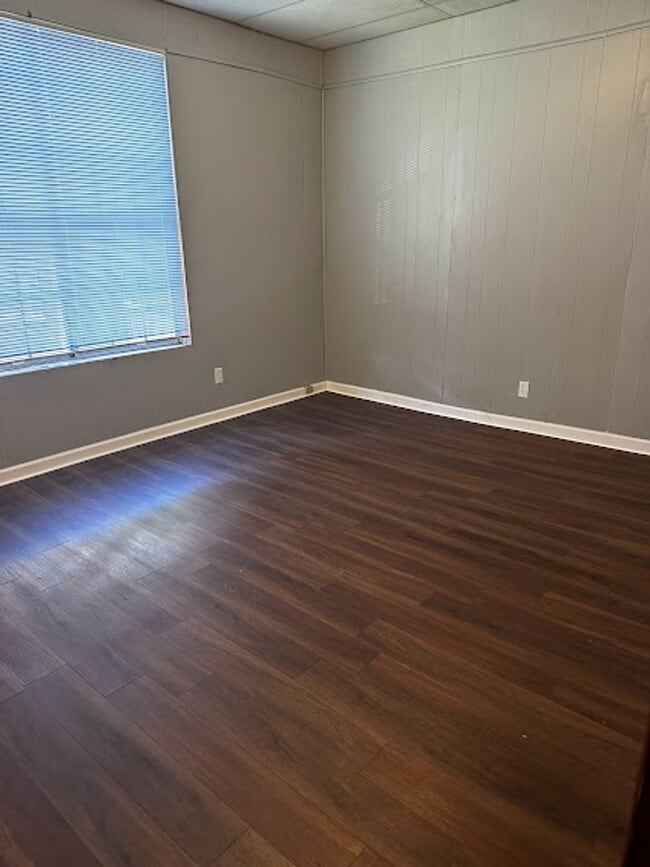 Building Photo - Dartmouth Duplex