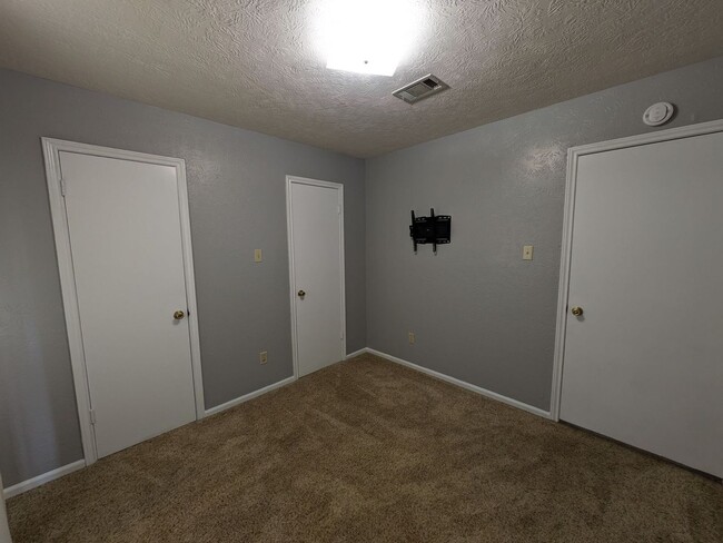 Building Photo - 3570 Briar Creek Dr