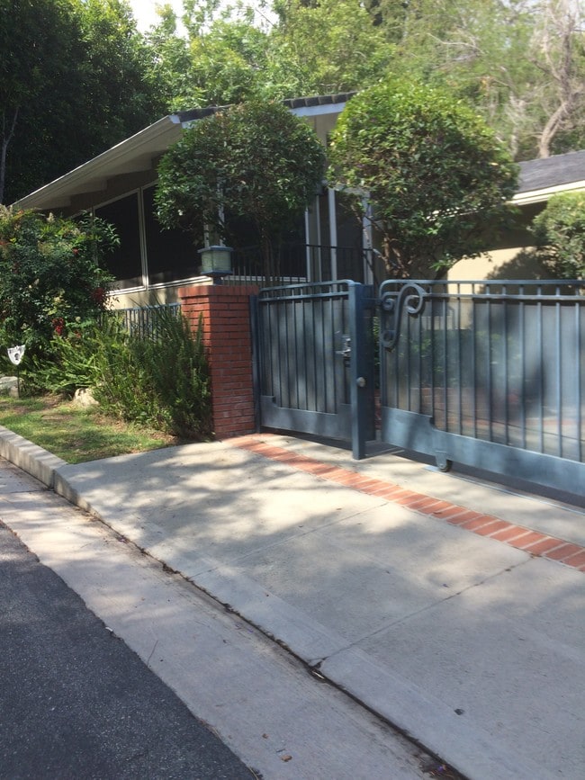 Building Photo - 17975 Boris Dr