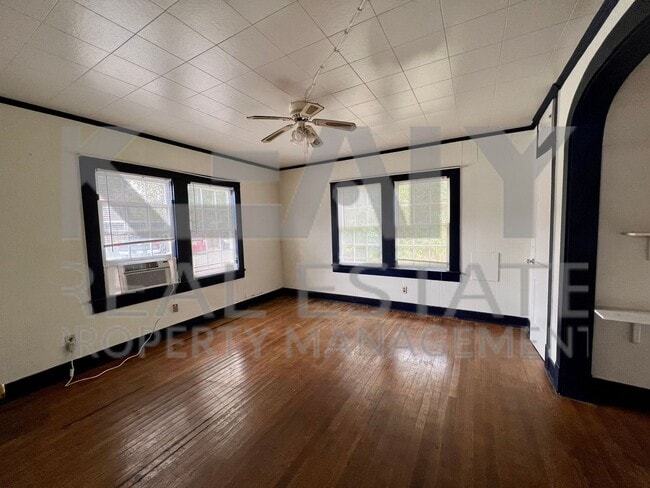 Building Photo - 324 General Mouton Ave