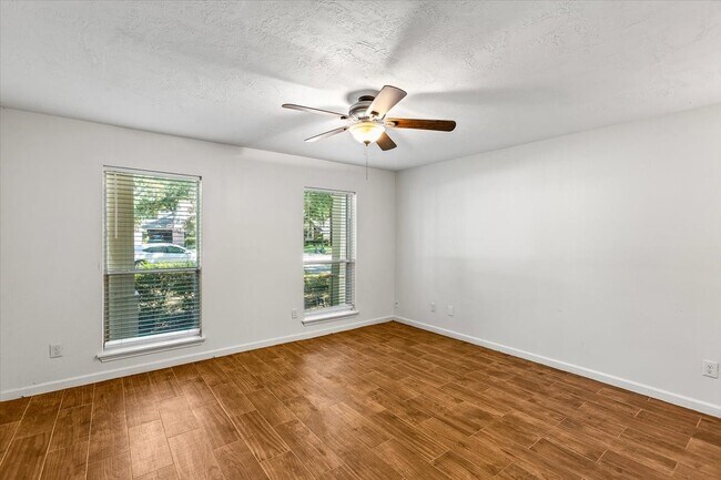 Building Photo - 751 Langwood Dr