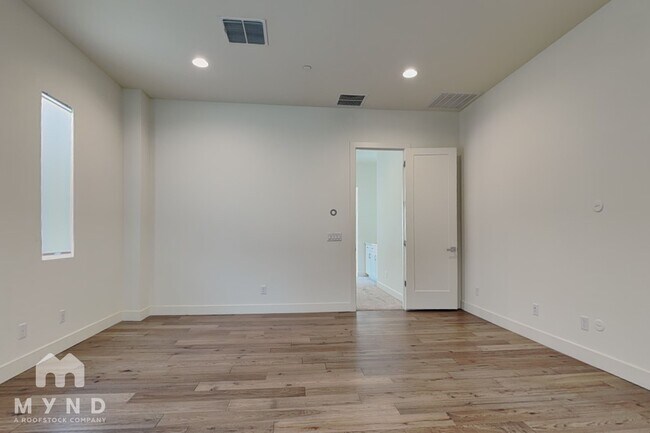 Building Photo - 6807 E Orion Dr