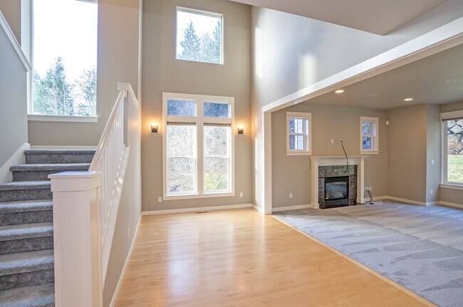 Building Photo - 1749 Skyline Ridge Ln SW