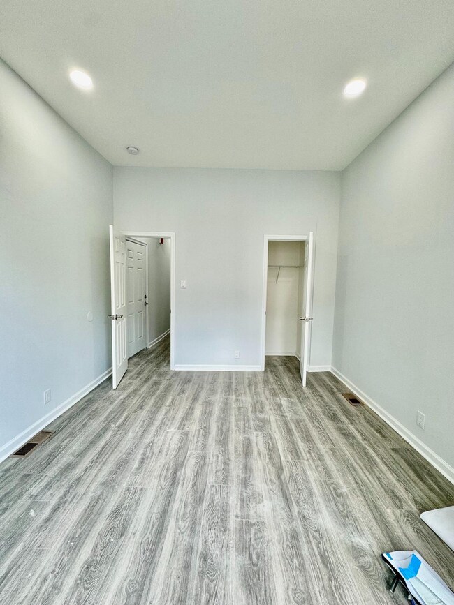 Building Photo - 3011 W Girard Ave