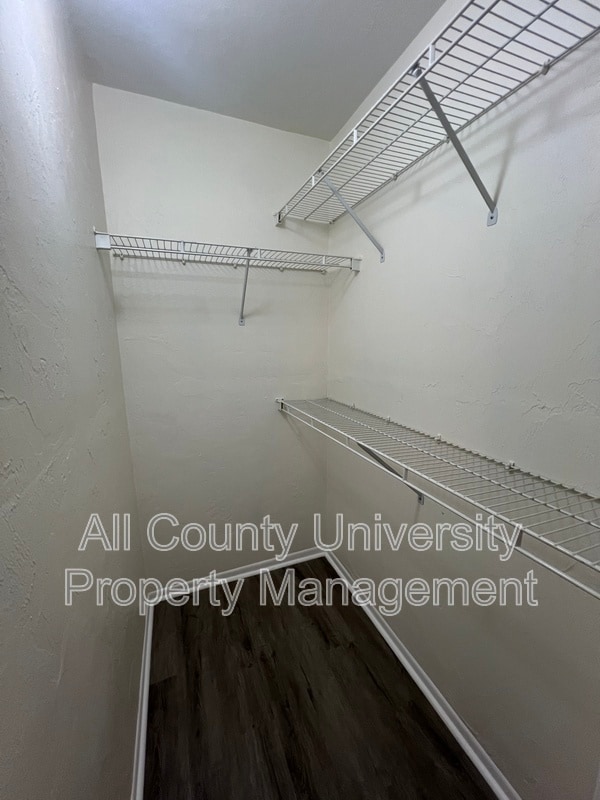 Building Photo - 4000 SW 23rd St