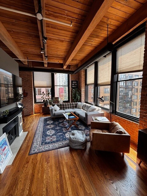 Building Photo - 728 W Jackson Blvd