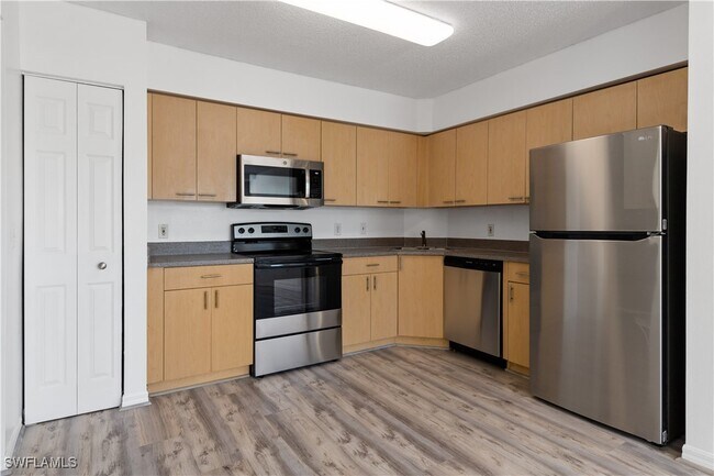 Building Photo - 8687 River Homes Lane