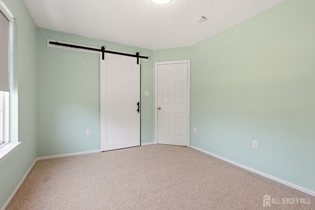 Building Photo - 50 Glen Oaks Ct