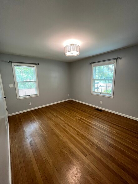 Building Photo - 697 Rosehill Rd