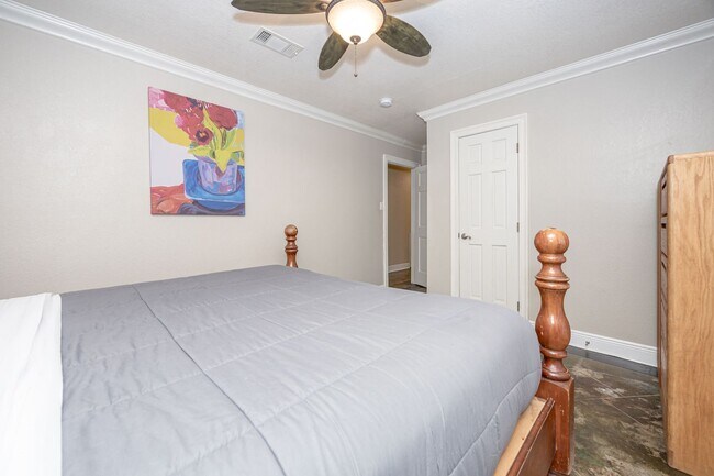 Building Photo - 3 Bedroom 2 Bath Back Bay Luxury Rental Home