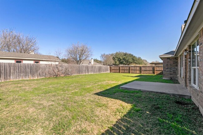 Building Photo - 1609 Paint Brush Dr
