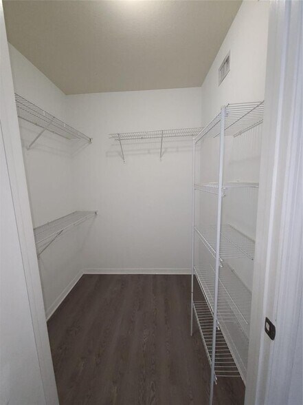 Building Photo - 6529 Emerald Dunes Dr