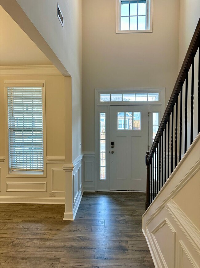 Building Photo - Beautiful 4BR/3BA Home in Falls Cove @ Lak...