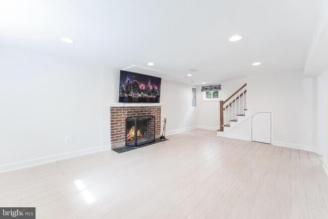 Building Photo - 1709 Patrick Henry Dr