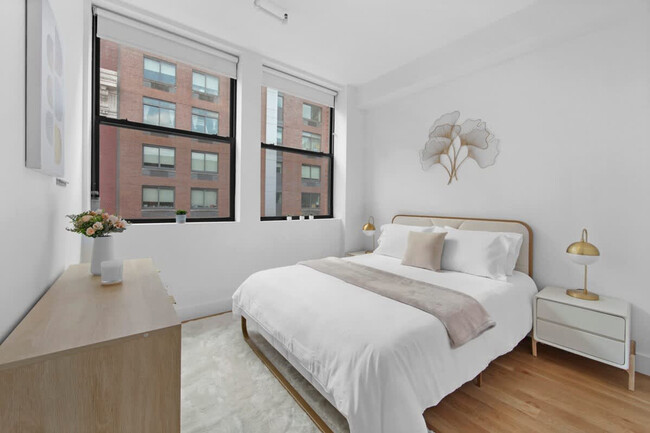 Building Photo - 517 W 45th St