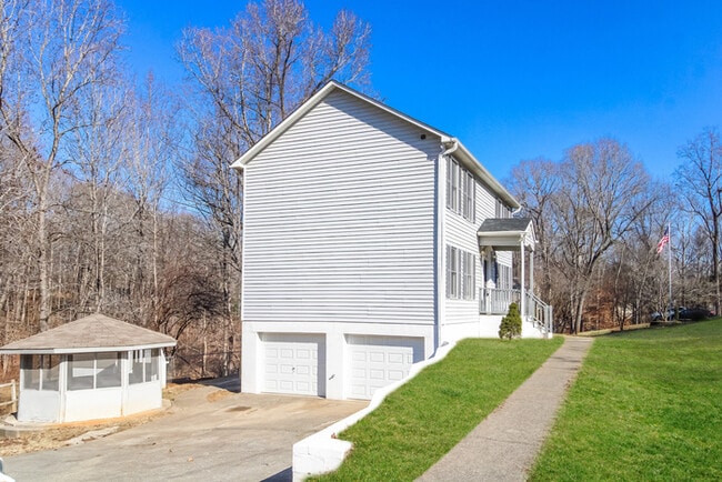 Building Photo - 801 Fox Run Dr