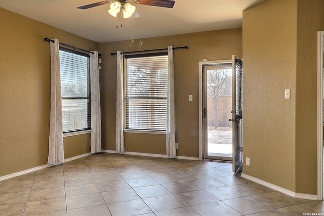 Building Photo - 211 Finch Knoll