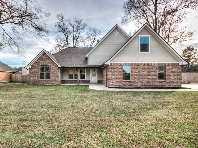 Primary Photo - Beautiful home in Southern Oaks***HAUGHTON***