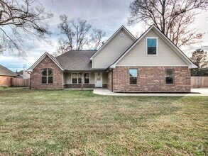 Building Photo - Beautiful home in Southern Oaks***HAUGHTON***